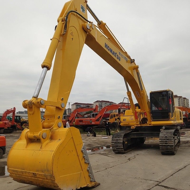Piccolo escavatore Komatsu usato con motore originale e capacità di 0.3 m3 a Dubai