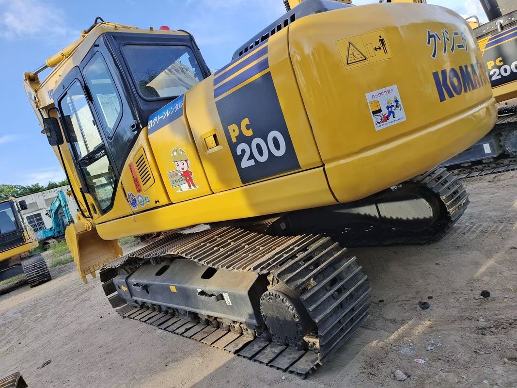 Piccolo escavatore Komatsu usato con motore originale e capacità di 0.3 m3 a Dubai