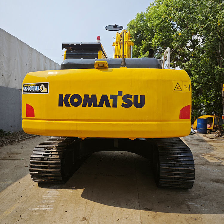 Piccolo escavatore Komatsu usato con motore originale e capacità di 0.3 m3 a Dubai