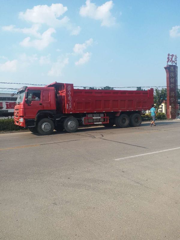 Howo 8x4 371hp 50 tonnellate Euro 2 Conduzione camion di scarico di seconda mano