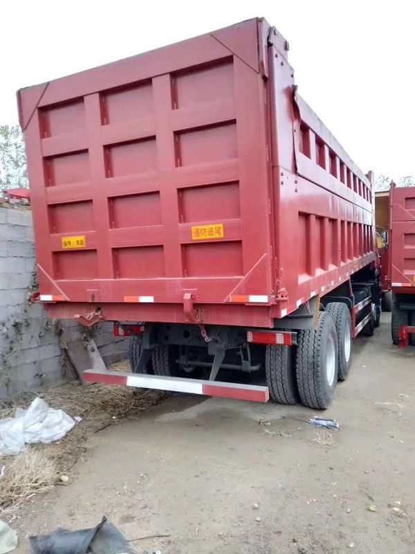 Howo 8x4 371hp 50 tonnellate Euro 2 Conduzione camion di scarico di seconda mano
