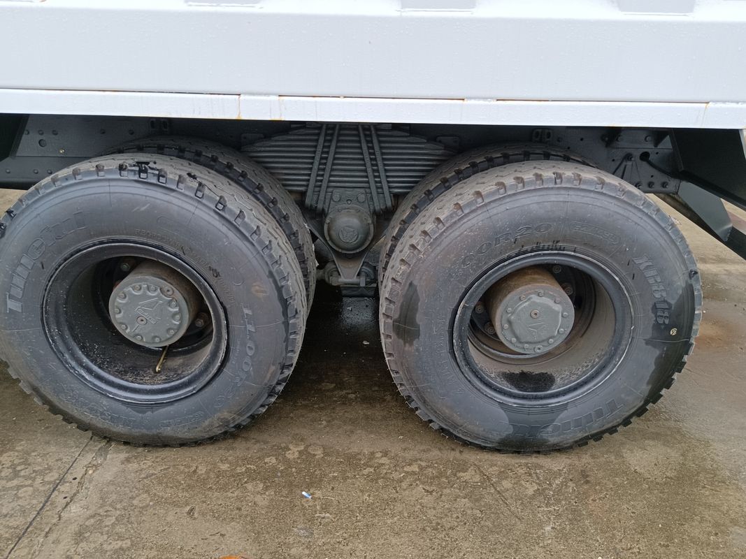 Camionino ad incasso usato Sinotruk Howo 6*4 con motore WEICHAI e buone dimensioni del serbatoio merci