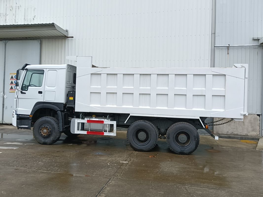 Sino Howo Dump Tipper Truck 375HP Euro 3 Drive di seconda mano per il trasporto di ingegneria