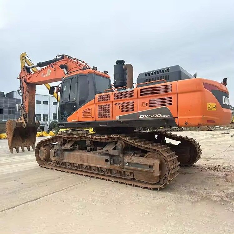 Escavatore a trascinatore Doosan DX500LC da 14 tonnellate con altra pompa idraulica e peso operativo di 50 tonnellate