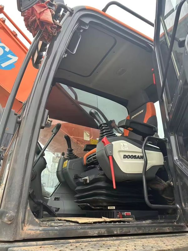 Escavatore a trascinatore Doosan DX500LC da 14 tonnellate con altra pompa idraulica e peso operativo di 50 tonnellate