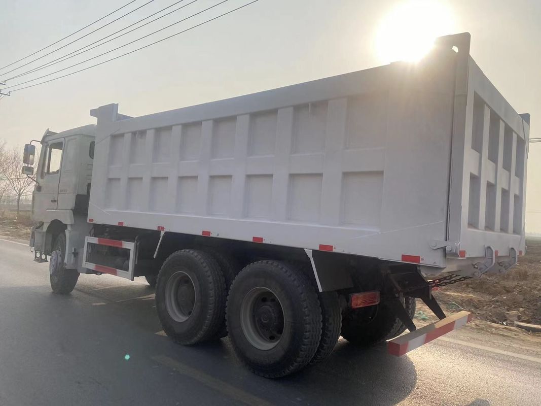 6x4 Riparato 380hp Shacman Dump Truck per il trasporto di Ingegneria a prezzi accessibili
