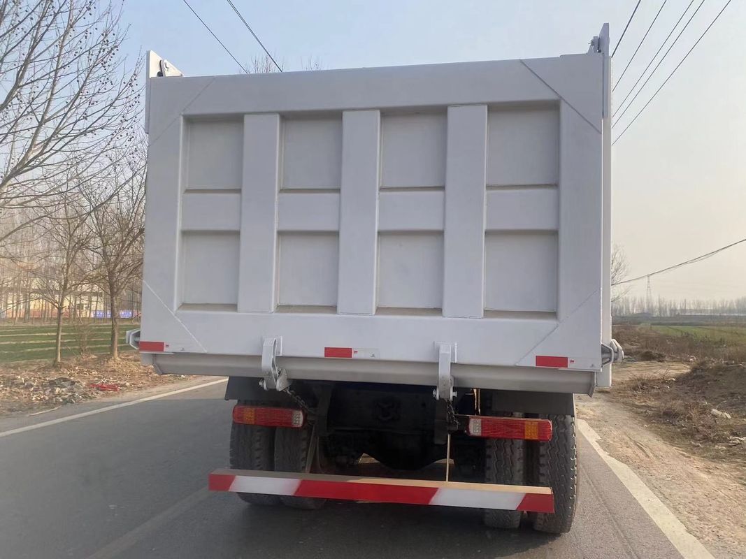 6x4 Riparato 380hp Shacman Dump Truck per il trasporto di Ingegneria a prezzi accessibili