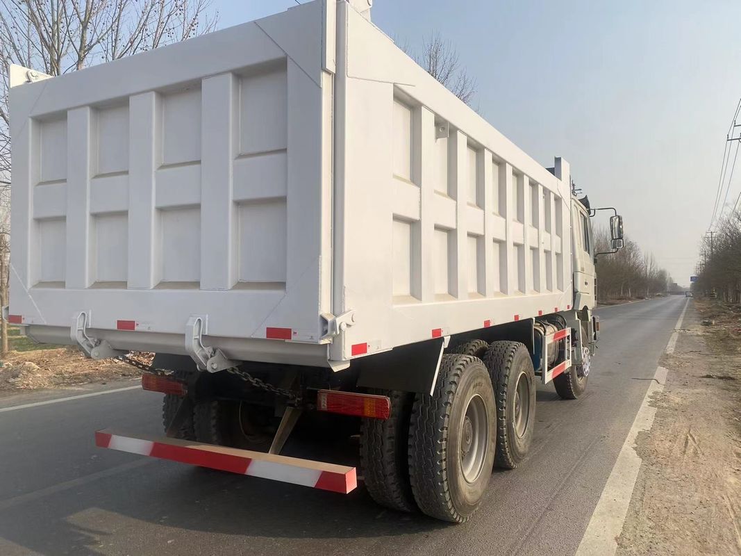 6x4 Riparato 380hp Shacman Dump Truck per il trasporto di Ingegneria a prezzi accessibili