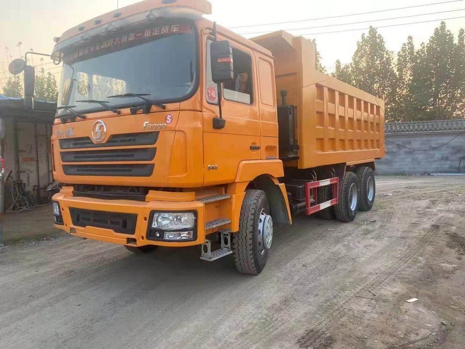 Capacità del motore 8L Pesante Shacman F3000 Dump Truck per il carico di materiali da costruzione