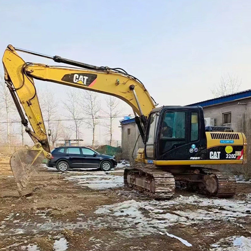 Escavatori usati Cat 320D2 con serbatoio di 410 litri e 20 tonnellate in buone condizioni
