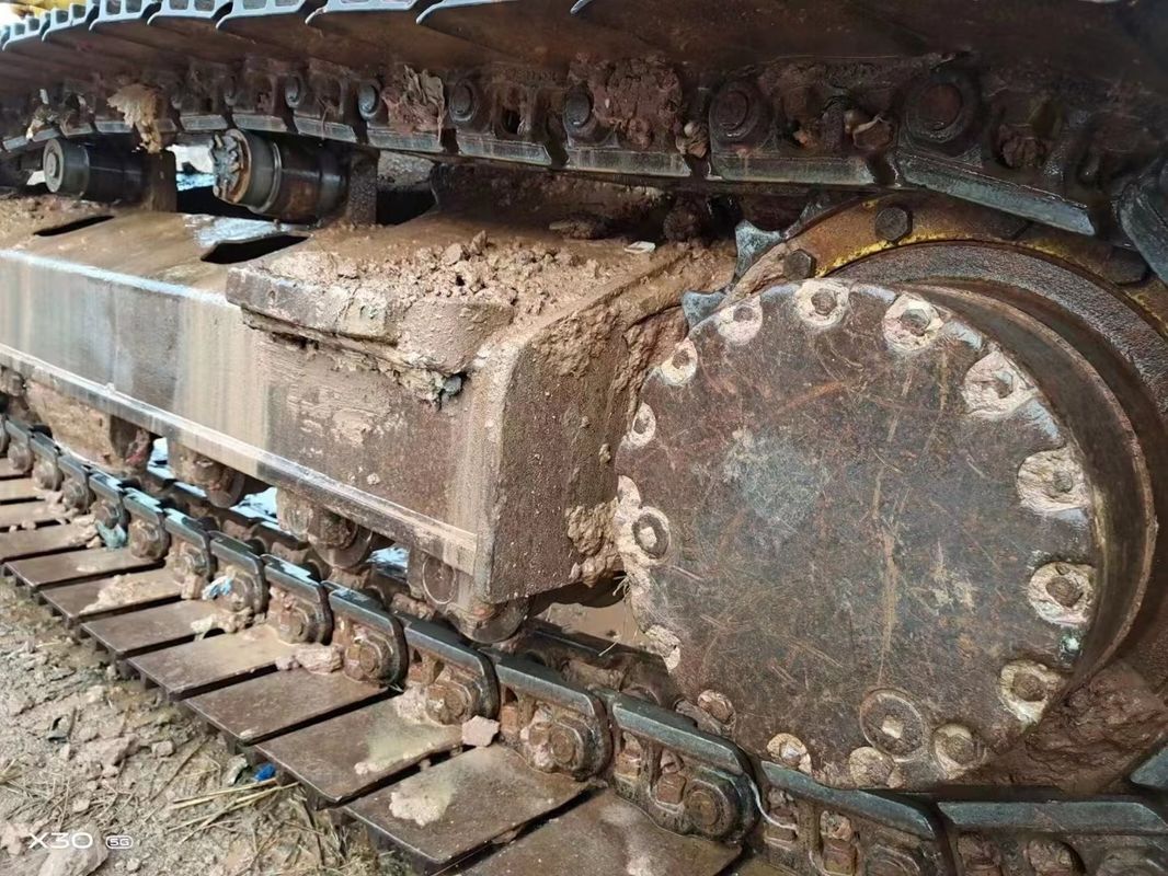 Escavatori usati Cat 320D2 con serbatoio di 410 litri e 20 tonnellate in buone condizioni