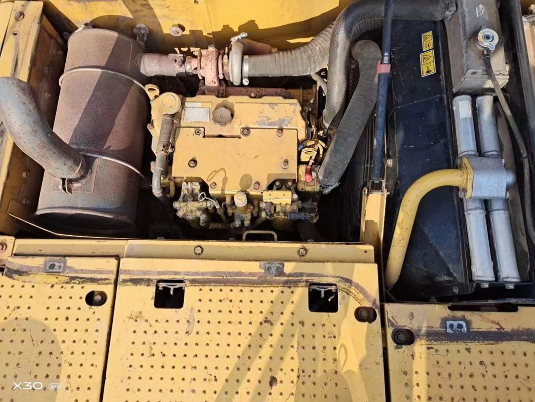 Escavatori usati Cat 320D2 con serbatoio di 410 litri e 20 tonnellate in buone condizioni