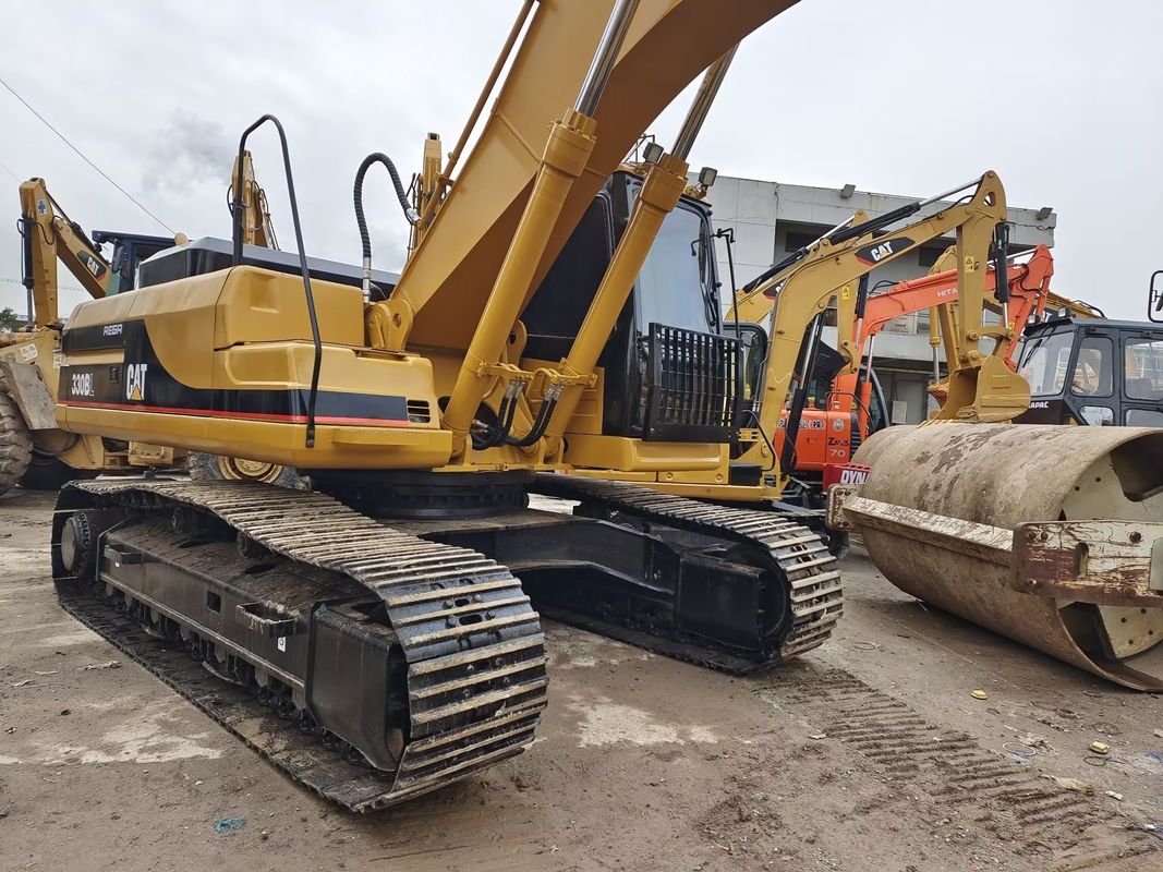Escavatore da 30 t Usato CAT 330B Escavatore idraulico con capacità di secchio di 2,1 m3