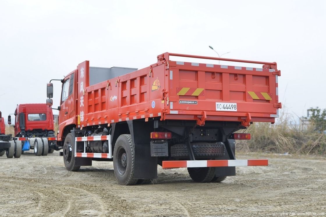 240 HP Dongfeng Dump Truck 4x2 a mano sinistra 2 passeggeri Perfetto per la costruzione