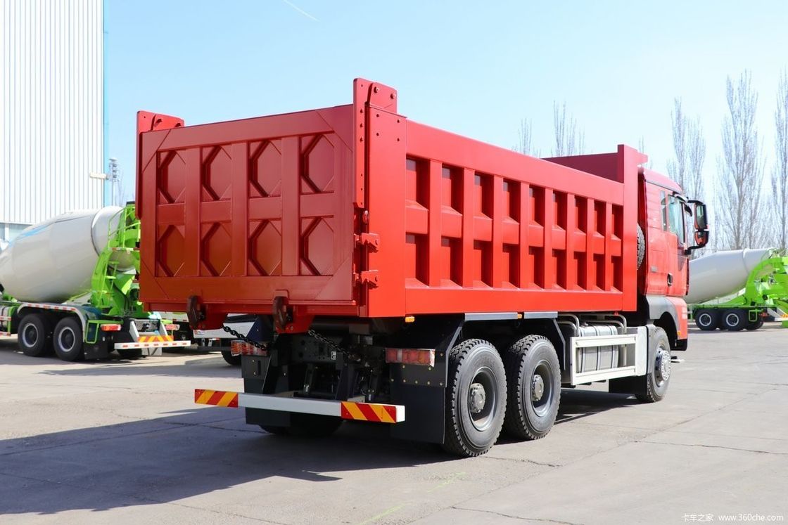 SINOTRUCK F3000 12 ruote usate 8x4 usate HOWO camion da discarica