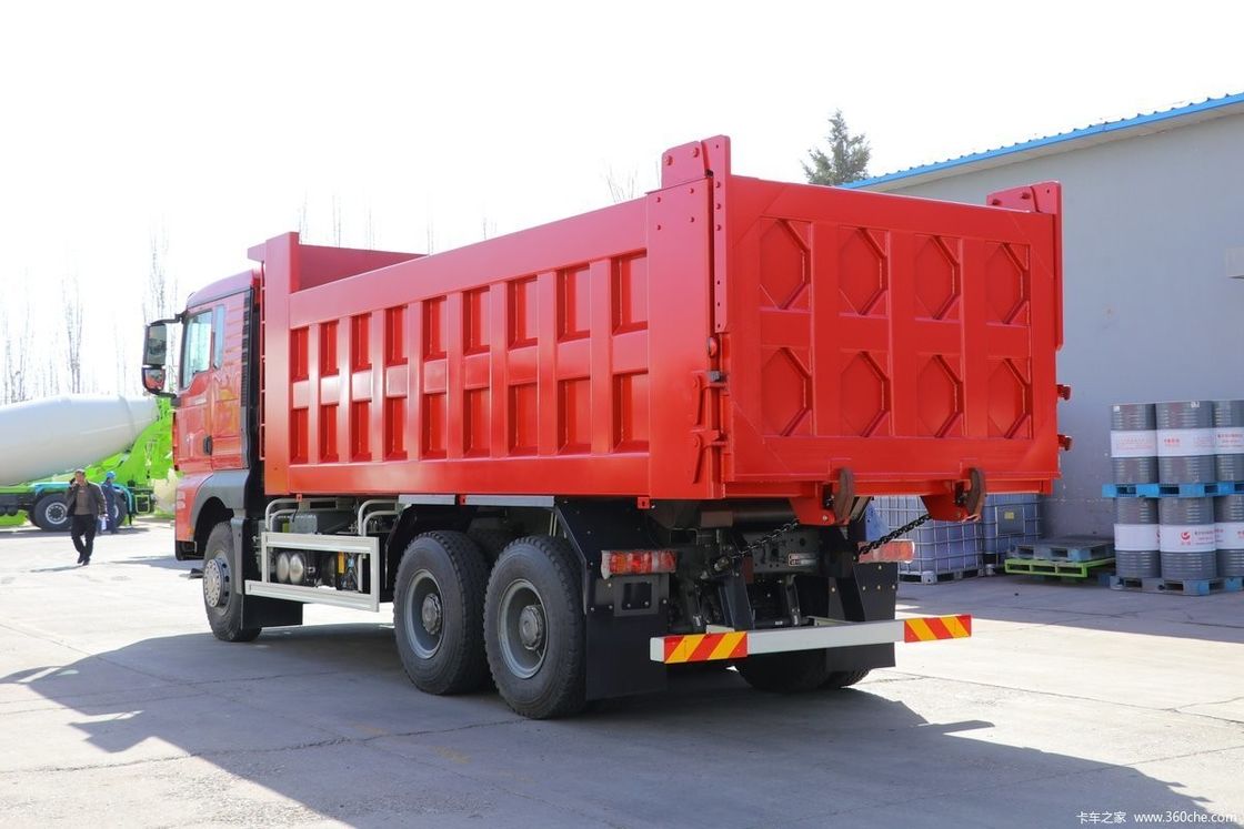 SINOTRUCK F3000 12 ruote usate 8x4 usate HOWO camion da discarica