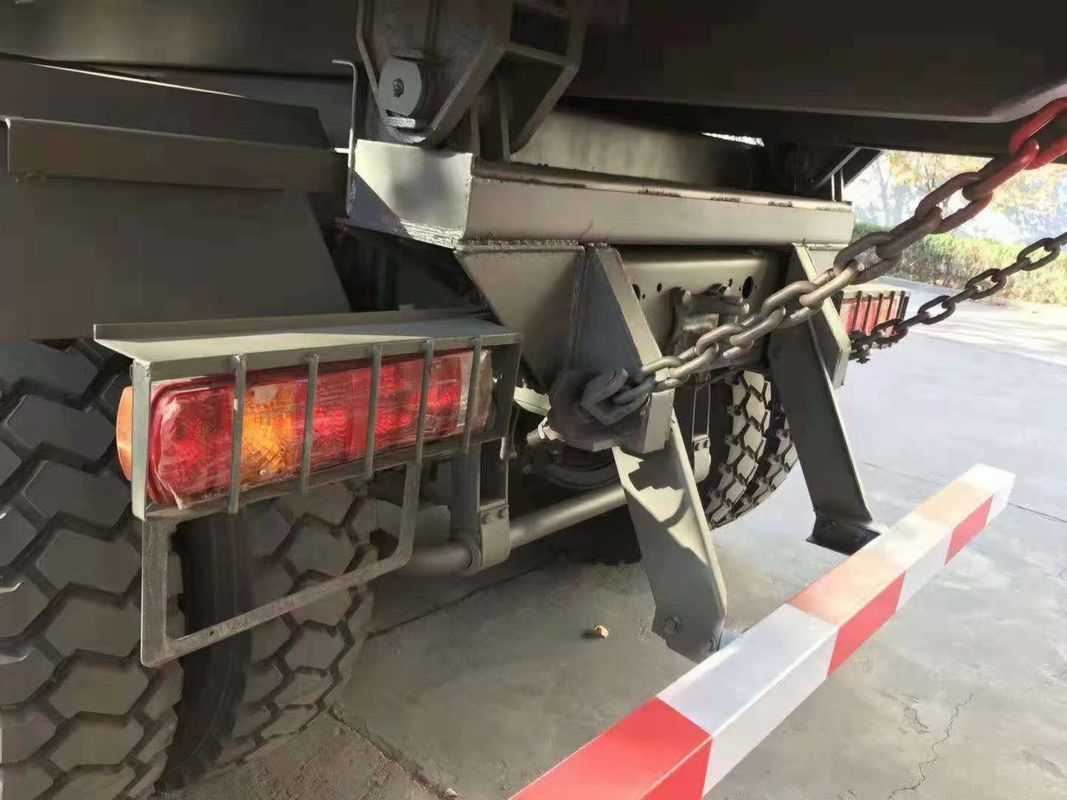 HOWO 6x4 371hp 30 tonnellate Red Tipper Truck Dump Truck con motore WEICHAI e 3 passeggeri