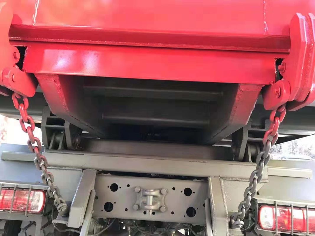 HOWO 6x4 371hp 30 tonnellate Red Tipper Truck Dump Truck con motore WEICHAI e 3 passeggeri