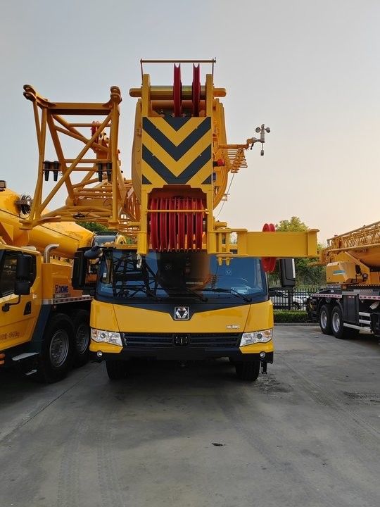 25 tonnellate di gru mobile usata QY25K5A Camion con gru a velocità massima di funzionamento 75 km/h