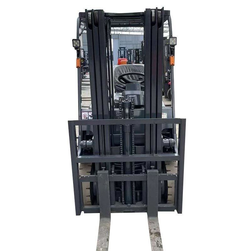 1.5 tonnellate di carrelli elevatori elettrici TCM Ideale per la movimentazione dei materiali in magazzino e negozi di abbigliamento