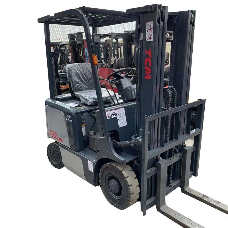 1.5 tonnellate di carrelli elevatori elettrici TCM Ideale per la movimentazione dei materiali in magazzino e negozi di abbigliamento