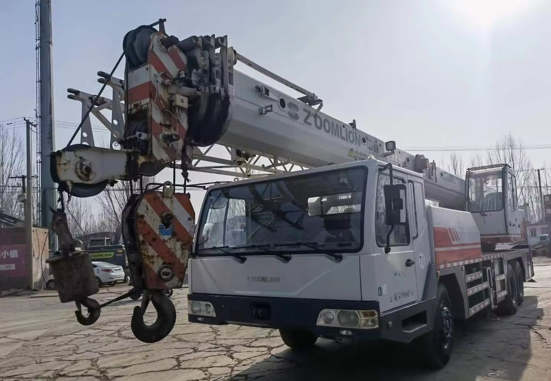 37% Grado massimo di arrampicata Cranno per camion mobile 50 tonnellate QY25V Zoomlion Cranno per camion usato
