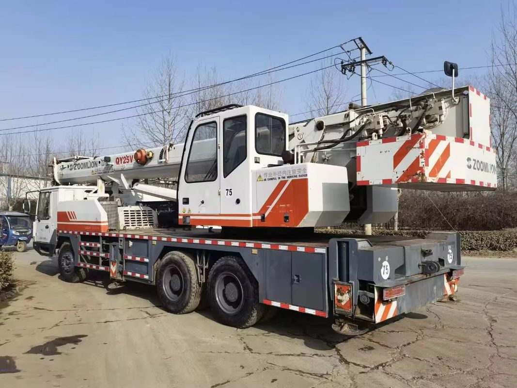 37% Grado massimo di arrampicata Cranno per camion mobile 50 tonnellate QY25V Zoomlion Cranno per camion usato
