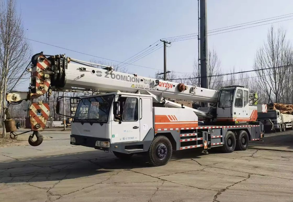 37% Grado massimo di arrampicata Cranno per camion mobile 50 tonnellate QY25V Zoomlion Cranno per camion usato