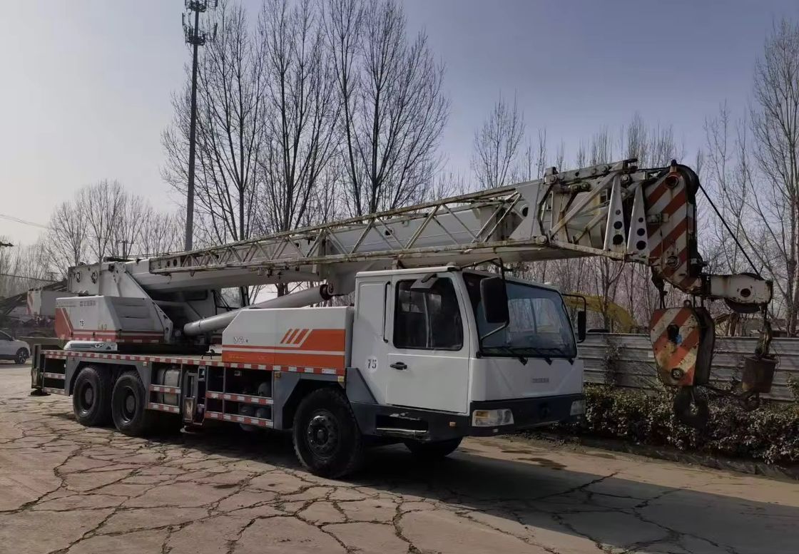 37% Grado massimo di arrampicata Cranno per camion mobile 50 tonnellate QY25V Zoomlion Cranno per camion usato