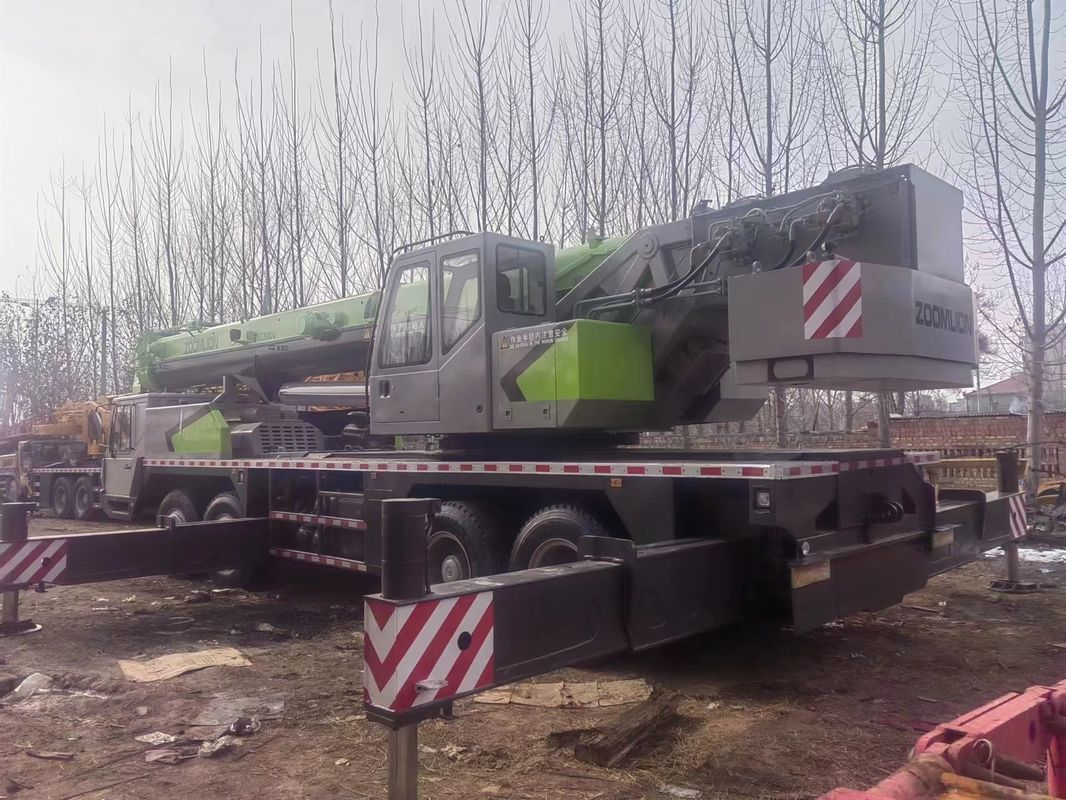 Vendita Granate per autocarri usate Zoomlion ZTC700V con 70 tonnellate Max. Sollevamento carico da altri motori