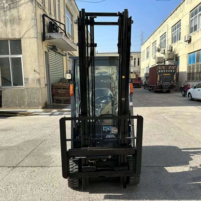 Camion elettrico a forchetta elettrica a quattro ruote motrici da 1,8 tonnellate a 3 tonnellate a 5 tonnellate con motore diesel