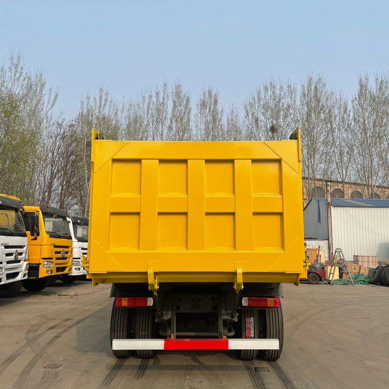 12 Numero del pneumatico Howo 8x4 Dump Truck Tipper Trucks con 300-400L di capacità del serbatoio del carburante