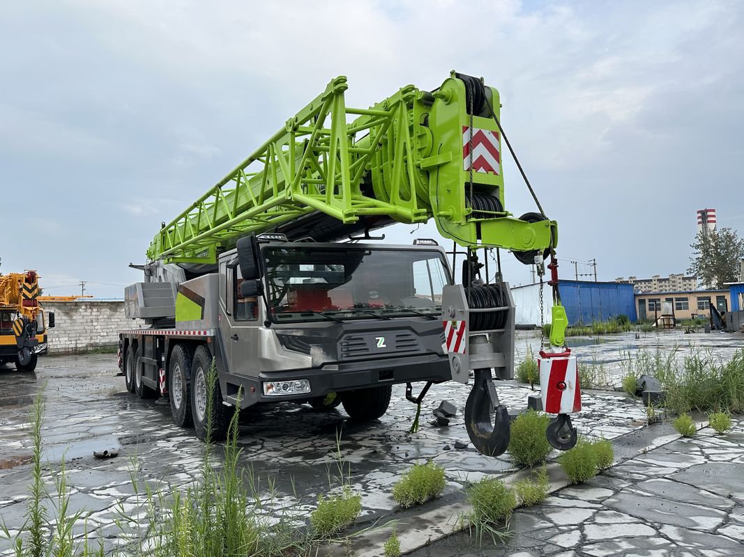 Zoomline ZTC800V Una gru da 80 tonnellate, peso 80000 kg e motore diesel da 8 cilindri