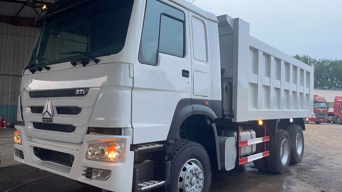 Sinotruk 6X4 HOWO 10 ruote Cargo Truck 336hp 371hp per il trasporto di ingegneria