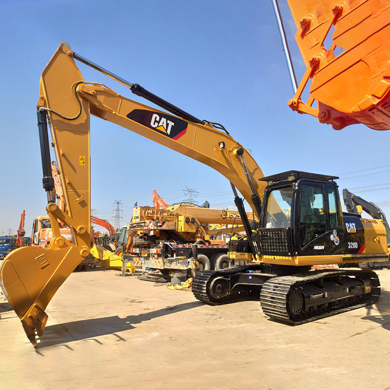 Escavatore da 20 tonnellate usato CAT 320D con serbatoio di combustibile da 410 litri e capacità di 1 m3