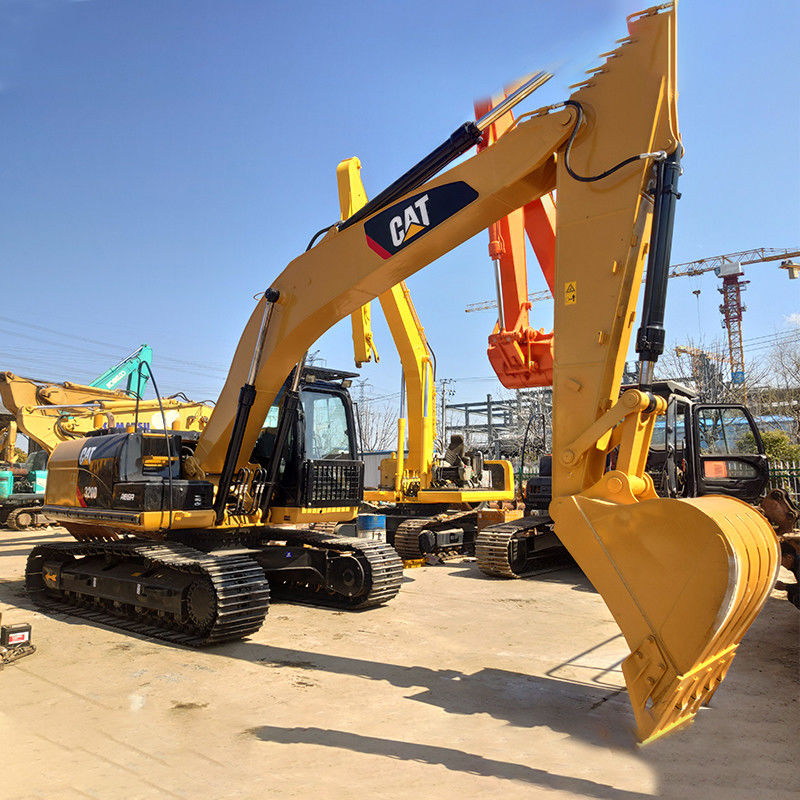 Escavatore da 20 tonnellate usato CAT 320D con serbatoio di combustibile da 410 litri e capacità di 1 m3