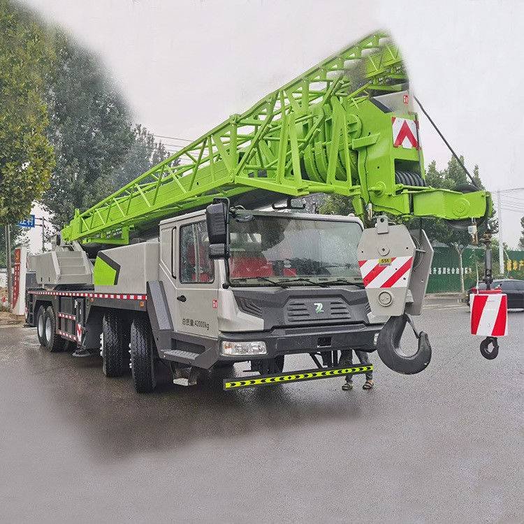 Cranes Zoomlion usate Cranes telescopiche idrauliche da 55 tonnellate con motore diesel da 8 cilindri