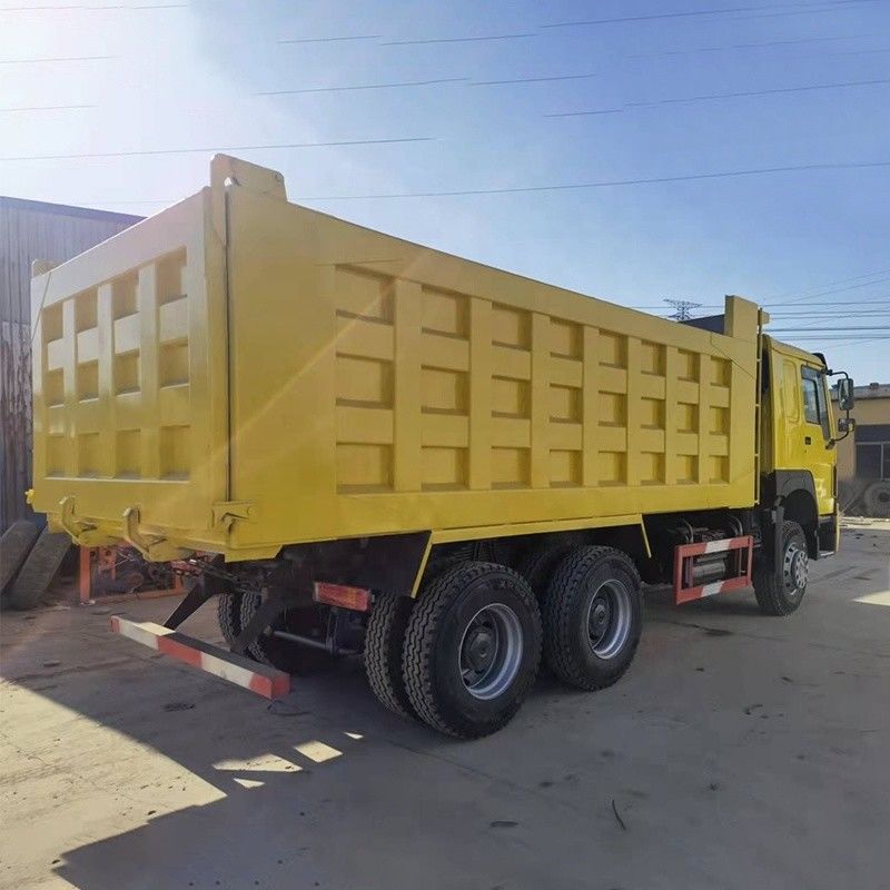 ABS Sì Sinotruck completamente ristrutturato Howo 371hp 8x4 24 metri cubi Pneumatico di camion di scarico 12.00R20
