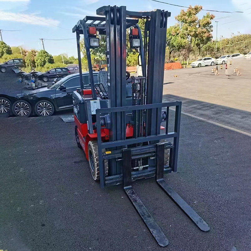 105 tonnellate di carrello elettrico diesel con 3 m min. altezza di sollevamento e 1500 kg di peso