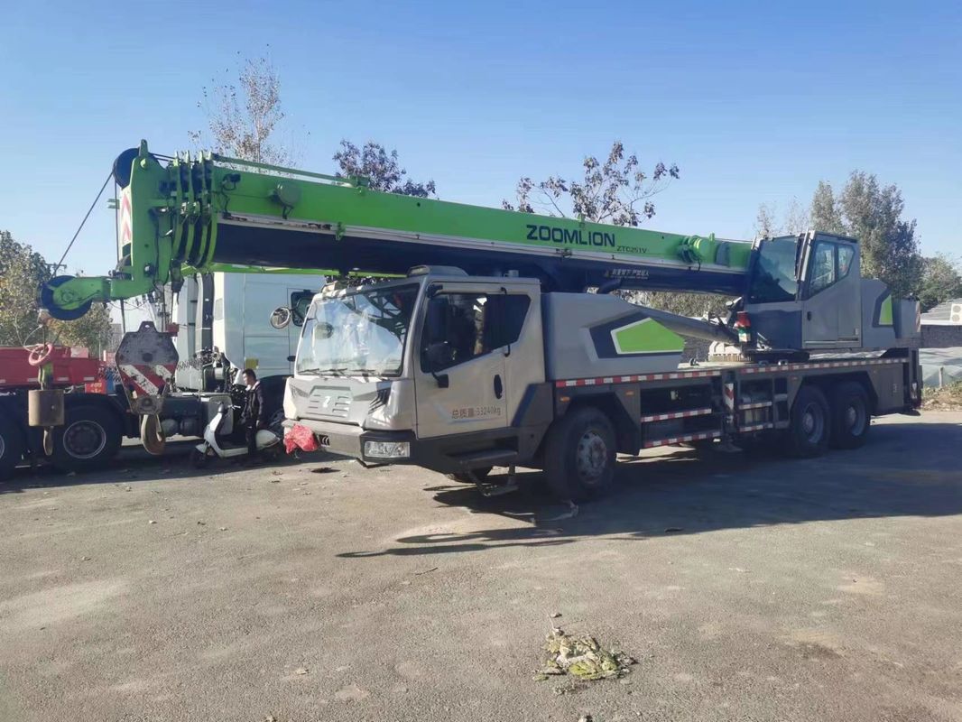 Good Zoomlion, gru da 25 tonnellate con design verde e velocità massima di funzionamento di 80 km/h