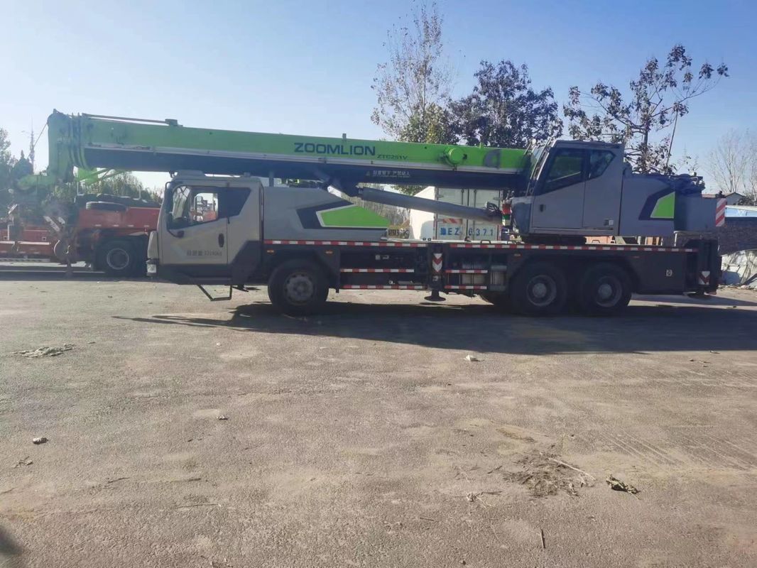 Good Zoomlion, gru da 25 tonnellate con design verde e velocità massima di funzionamento di 80 km/h