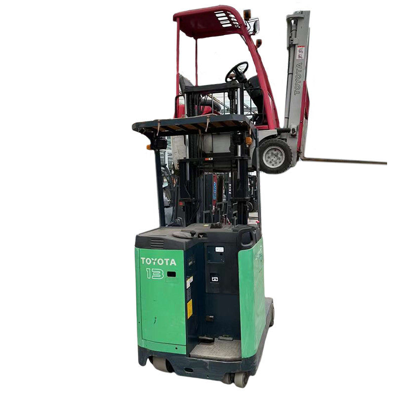 Vendere un carrello elevatore diesel elettrico da 105 tonnellate con pneumatici antiscivolo e larghezza di forcella di 150 metri