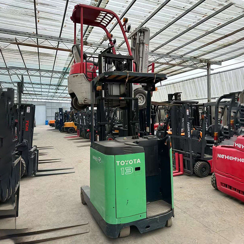 Vendere un carrello elevatore diesel elettrico da 105 tonnellate con pneumatici antiscivolo e larghezza di forcella di 150 metri