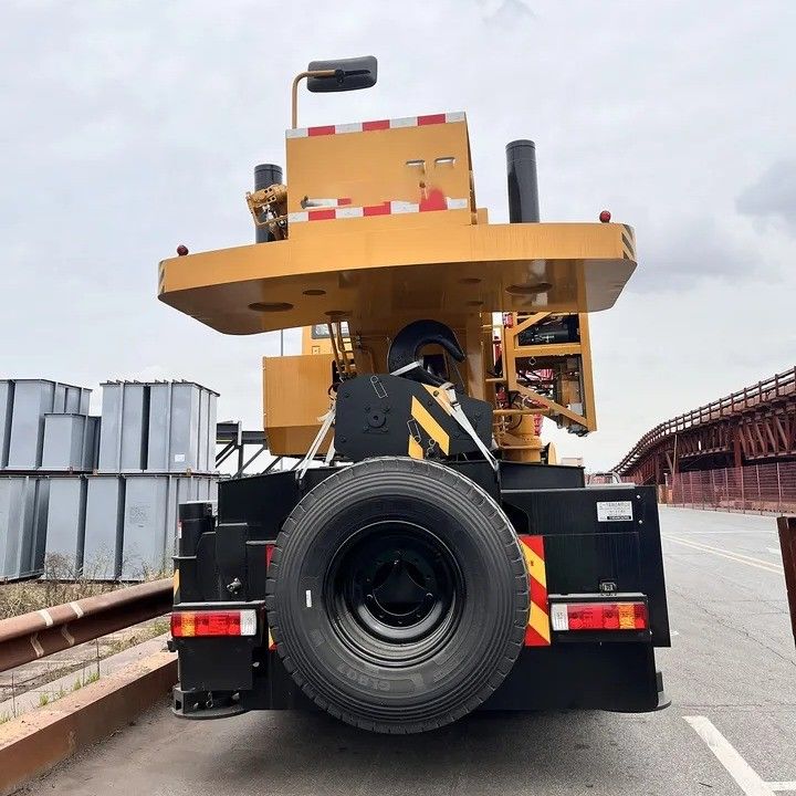 YCK09 Motore STC800E-1 Granato per camion idraulico mobile usato 25-50 tonnellate 14990*2800*3940mm