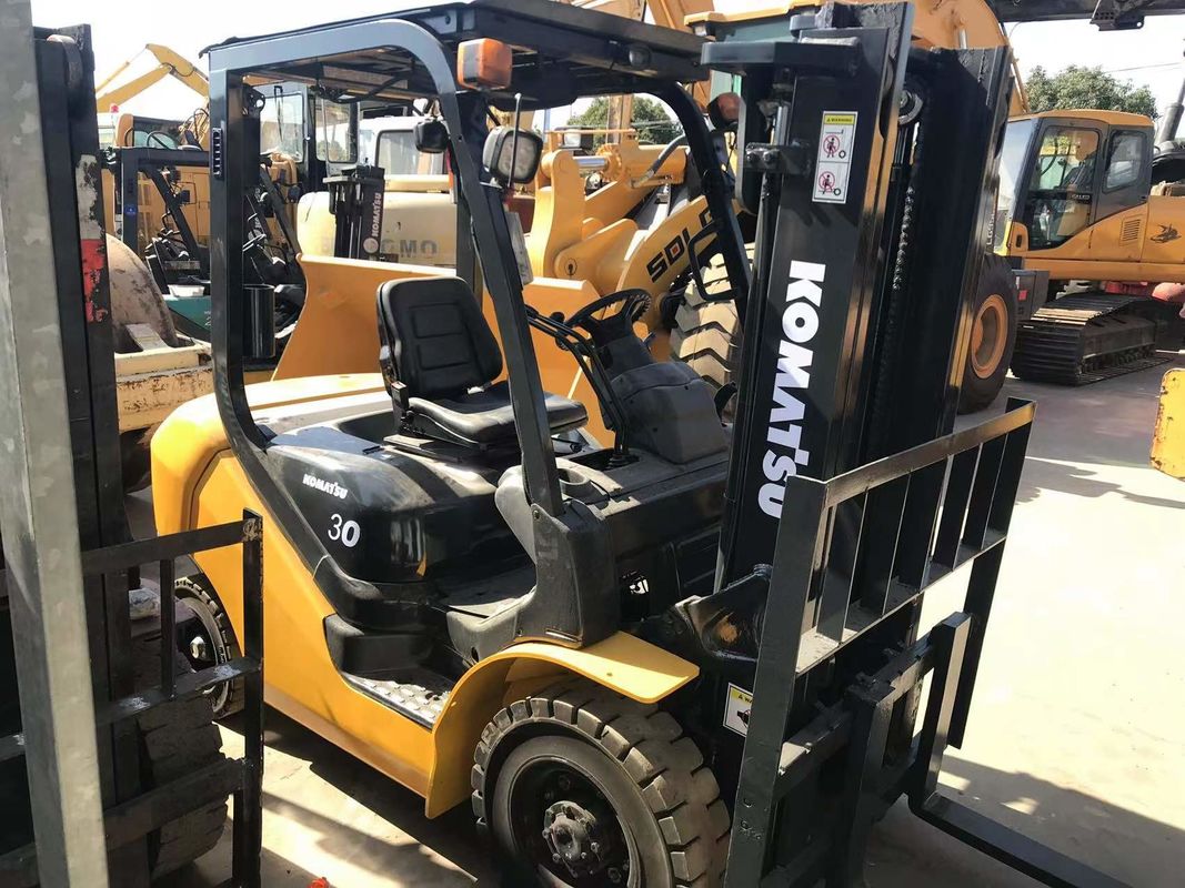 40 tonnellate di carrello elevatore elettrico con potenza motoria di 11,9 kW e pneumatici in nylon resistenti
