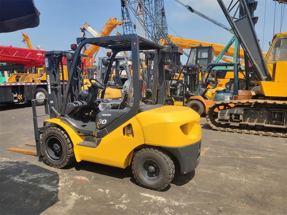 3 t carrello elevatore per lavori di costruzione potenza motore di sollevamento di 14,4 kW a grande sconto