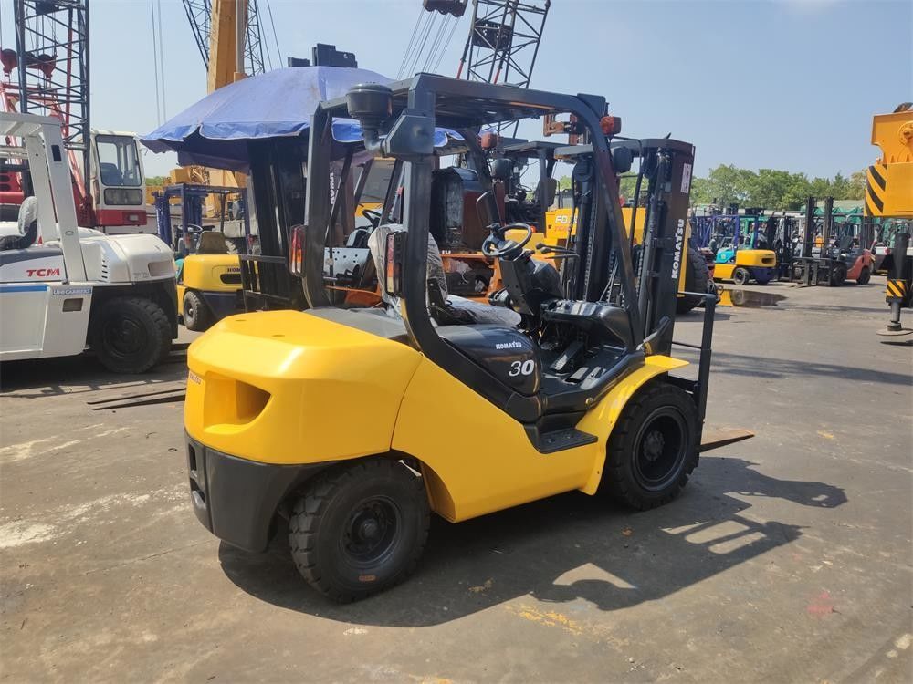 3 t carrello elevatore per lavori di costruzione potenza motore di sollevamento di 14,4 kW a grande sconto