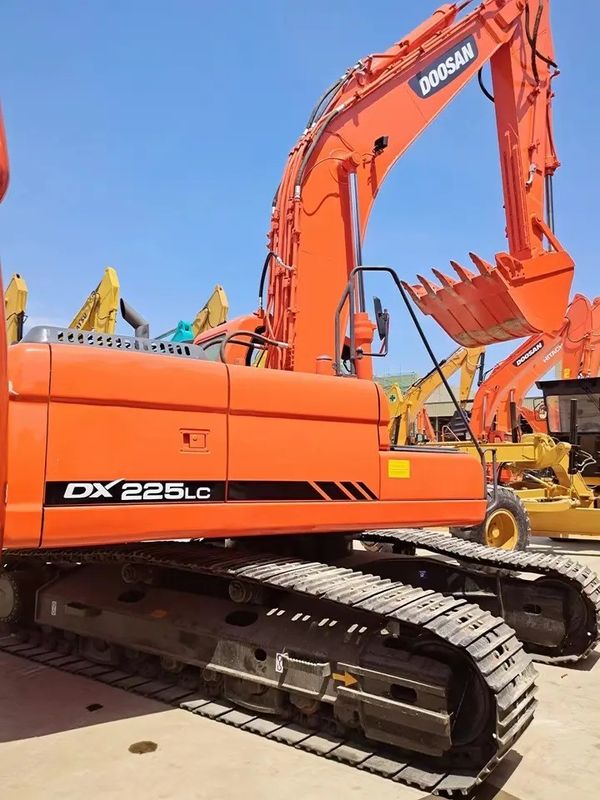 Radiale di scavo massimo 10705 mm 110 kw Buone condizioni Escavatore Doosan DX225 LC Crawler Digger
