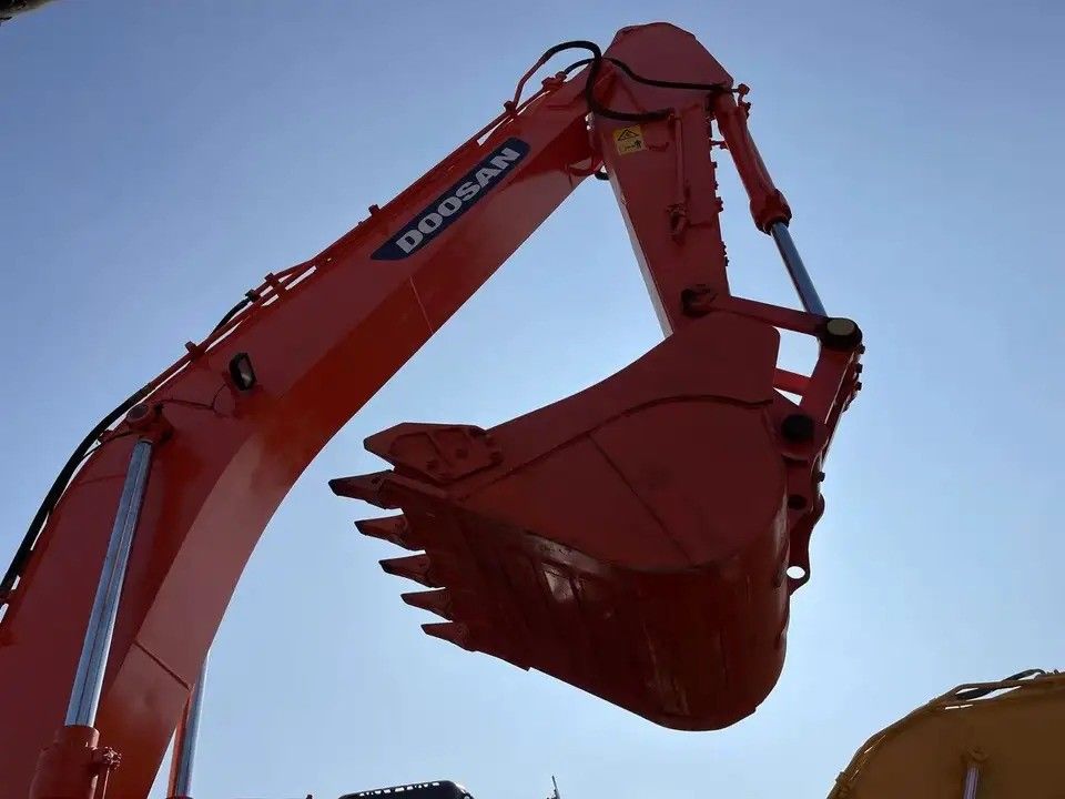 Radiale di scavo massimo 10705 mm 110 kw Buone condizioni Escavatore Doosan DX225 LC Crawler Digger