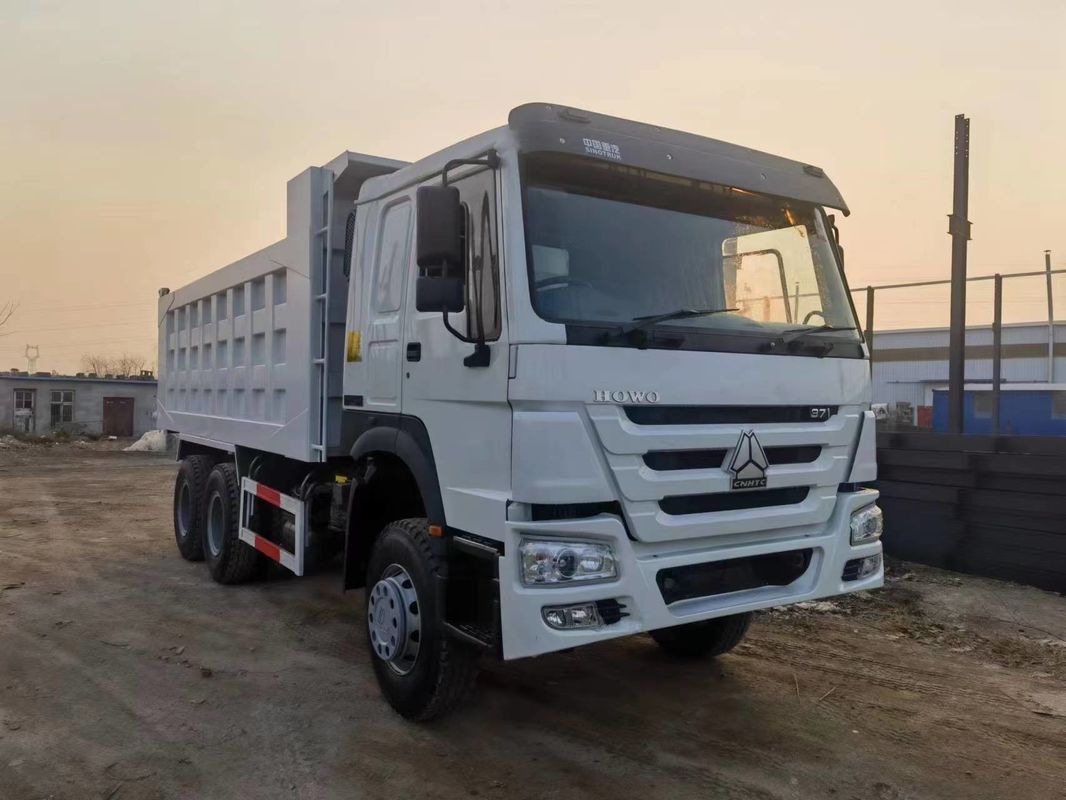 Usato HOWO 8x4 35-40 tonnellate Camion a gomma per la costruzione miniera in buone condizioni